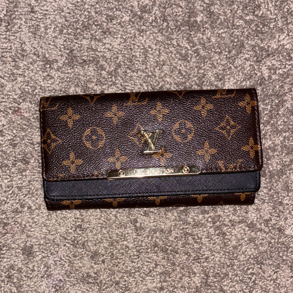 LV wallet with card and bill holder
